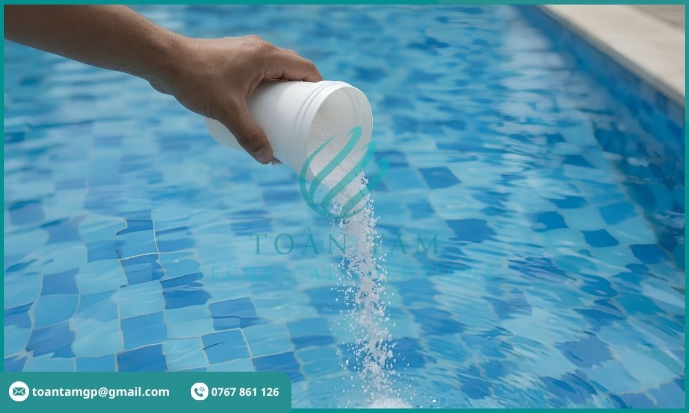 Châm Clo quá liều cho hồ bơi