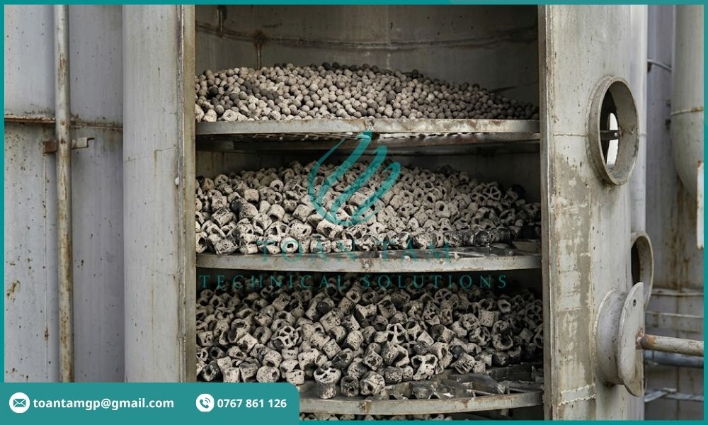 Lớp đệm trong tháp hấp thụ khí thải