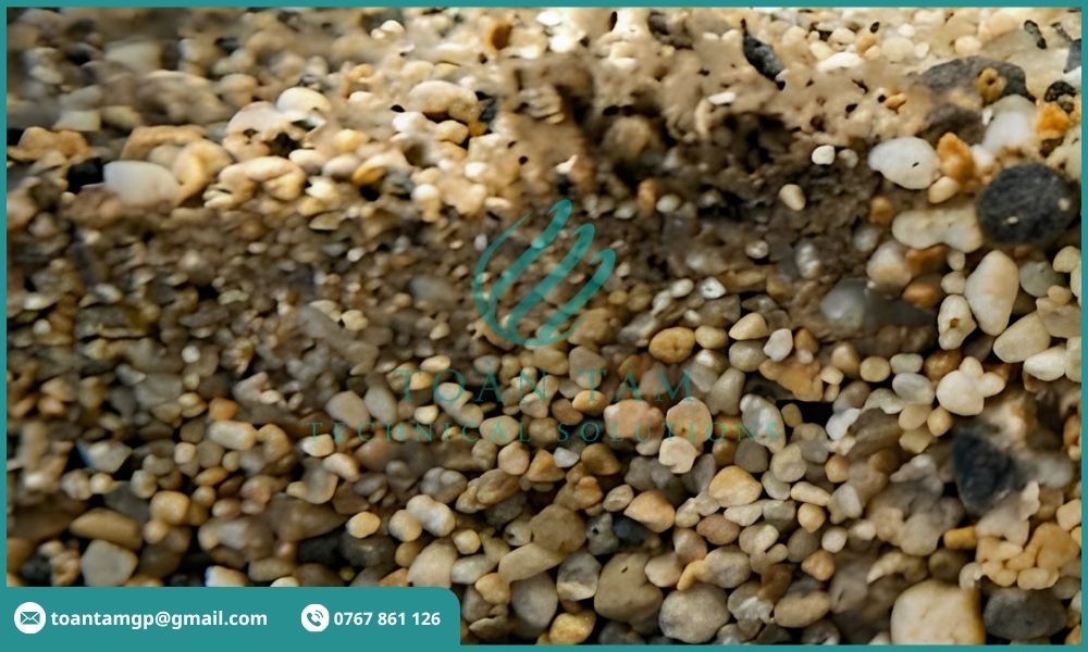 Lớp cát thạch anh giữ lại cặn